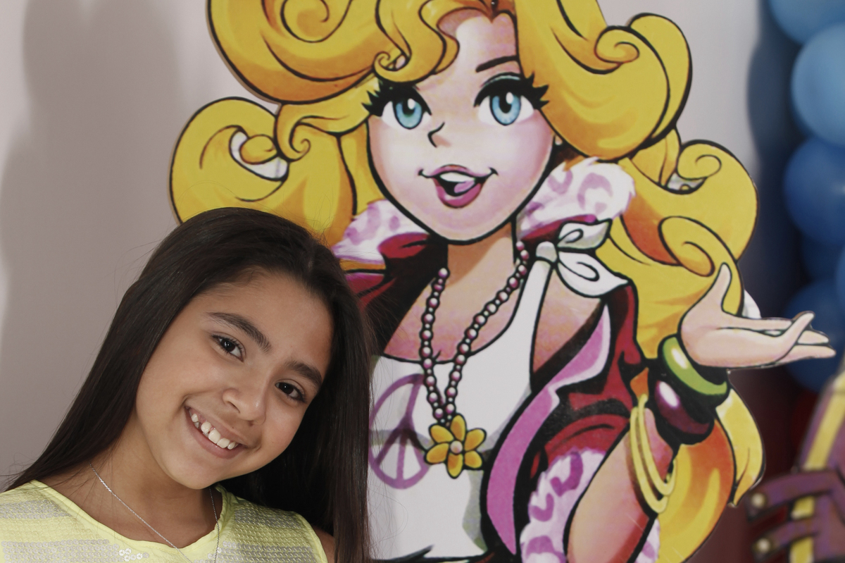 menina de um sorriso maravilhoso e conquistador, na sua festa infantil essa crianca linda aproveitou muito. faca um ensaio fotografico com o nico localizaado no sudoeste em brasilia.