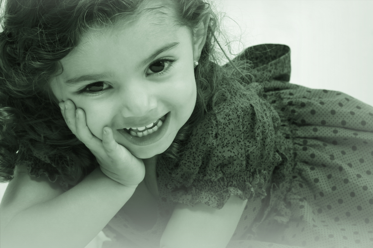 a foto dessa modelo kids e algo impressionante, com um sorriso no rosto e poses maravilhosas ela foi delineando o seu ensaio fotografico feito por nico em seu estudio fotografico localizado na octogonal em brasilia.