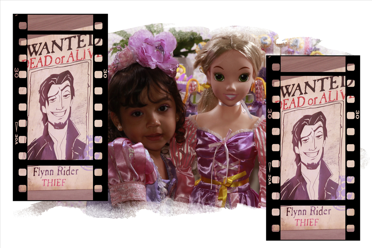 olha os personagens e entre uma princesa linda com uma flor lilas que foi registrado na sua festa infantil pelo fotografo de crianca nico o qual possui um estudio na octogonal