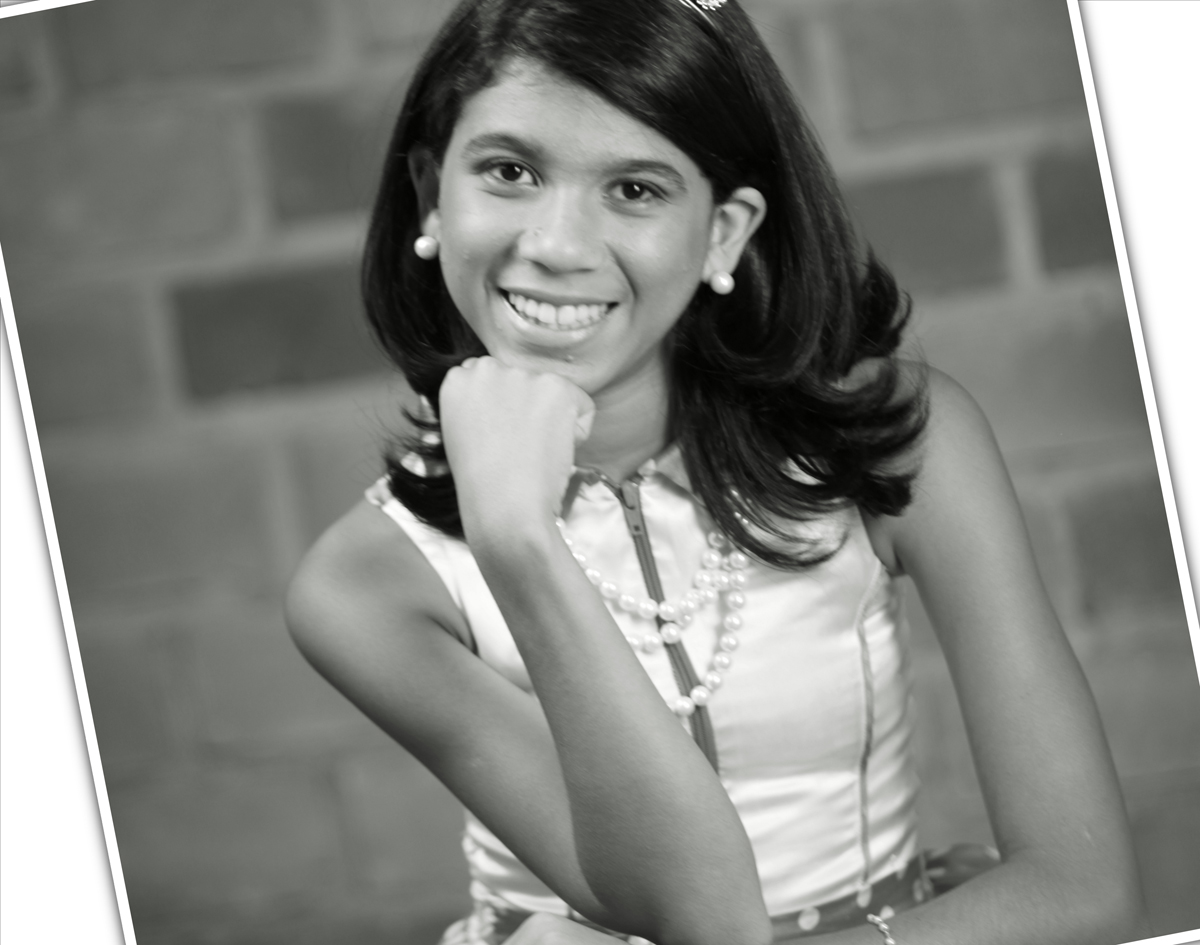 uma pose. uma foto. um clic e uma eternidade de lembrancas. parabens maria, pois a lente do nico studio fotografico pode captar essa eternidade. faca como malu venha ate o estudio do nico fotografo localizado na octognal. parabens e que venham outros ensa