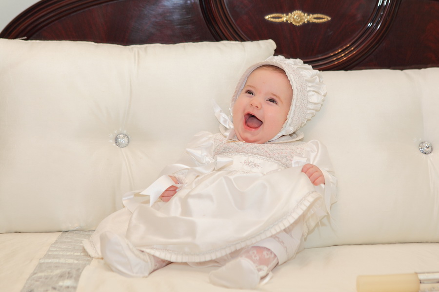 Bebe de Baptizado a rir muito - Lourosa