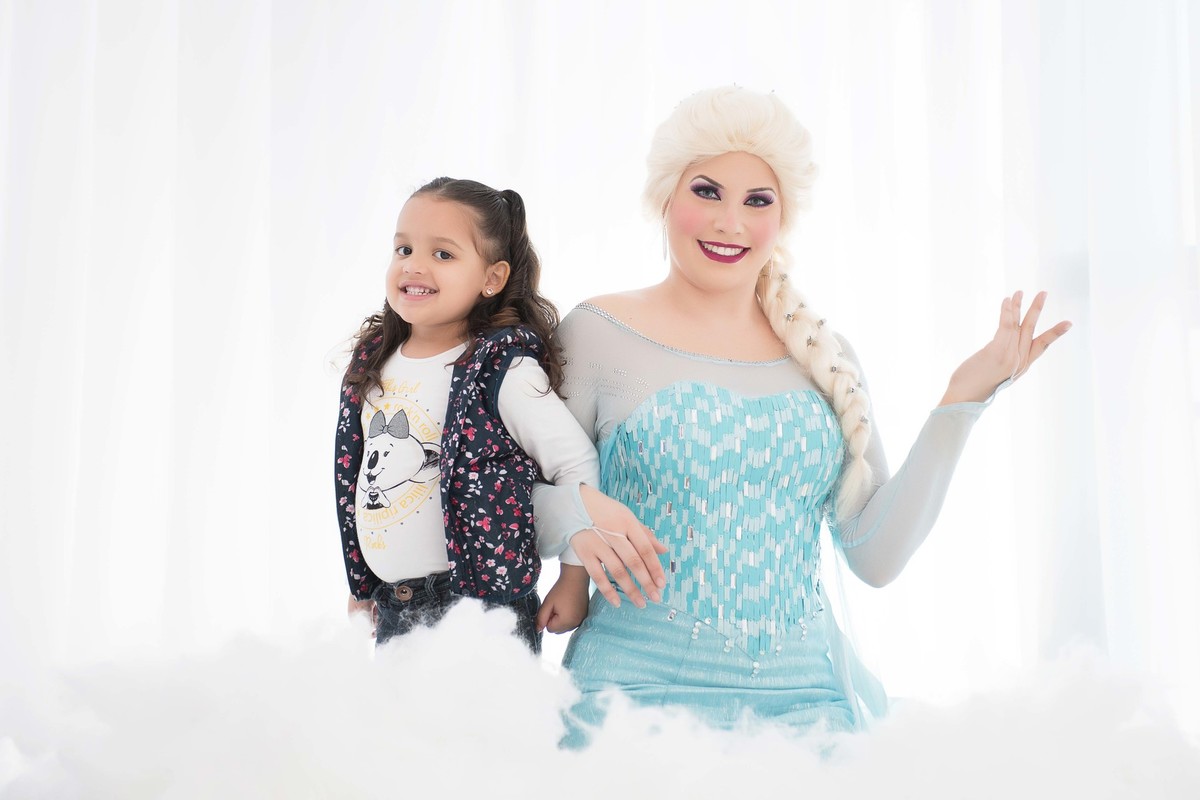 Ensaio fotográfico princesas - elsa e ana - Estúdio - neve - nuvem