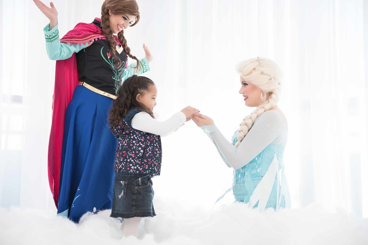 Ensaio fotográfico princesas - elsa e ana - Estúdio - neve - nuvem