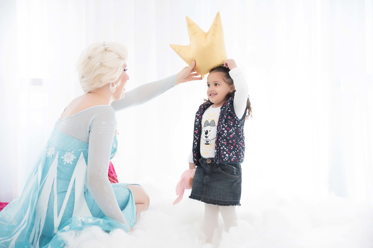Ensaio fotográfico princesas - elsa e ana - Estúdio - neve - nuvem