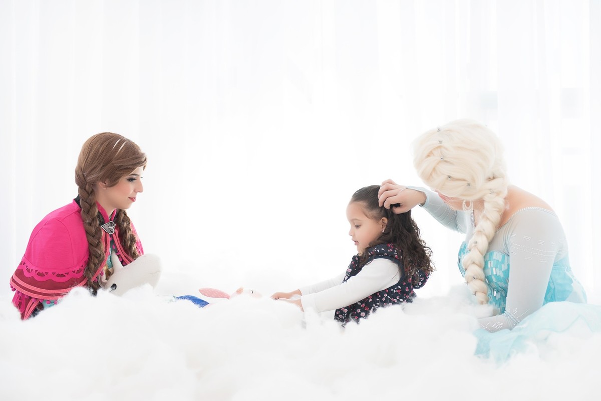Ensaio fotográfico princesas - elsa e ana - Estúdio - neve - nuvem