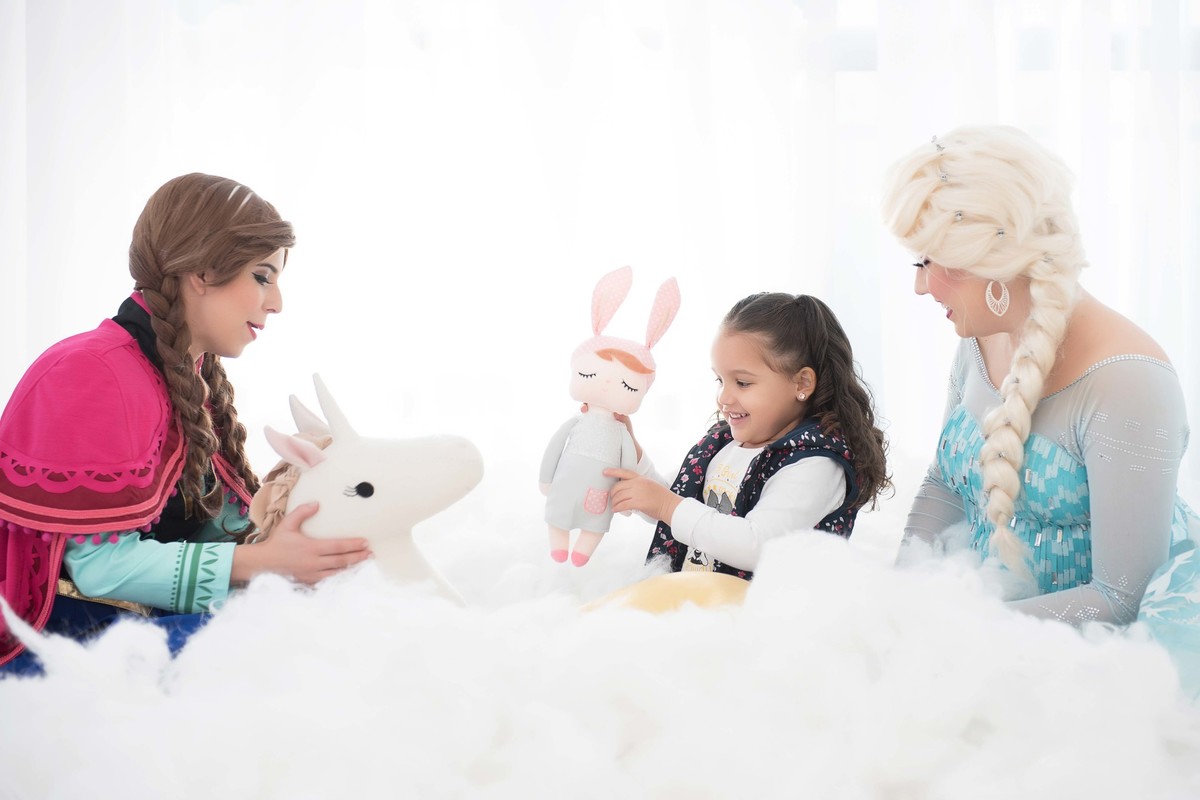 Ensaio fotográfico princesas - elsa e ana - Estúdio - neve - nuvem - unicórnio