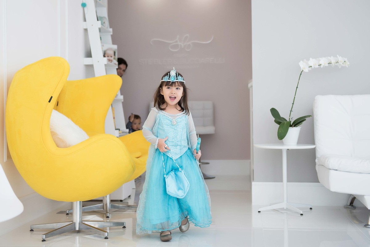 Ensaio fotográfico princesas - elsa e ana - Estúdio - neve - nuvem - surpresa