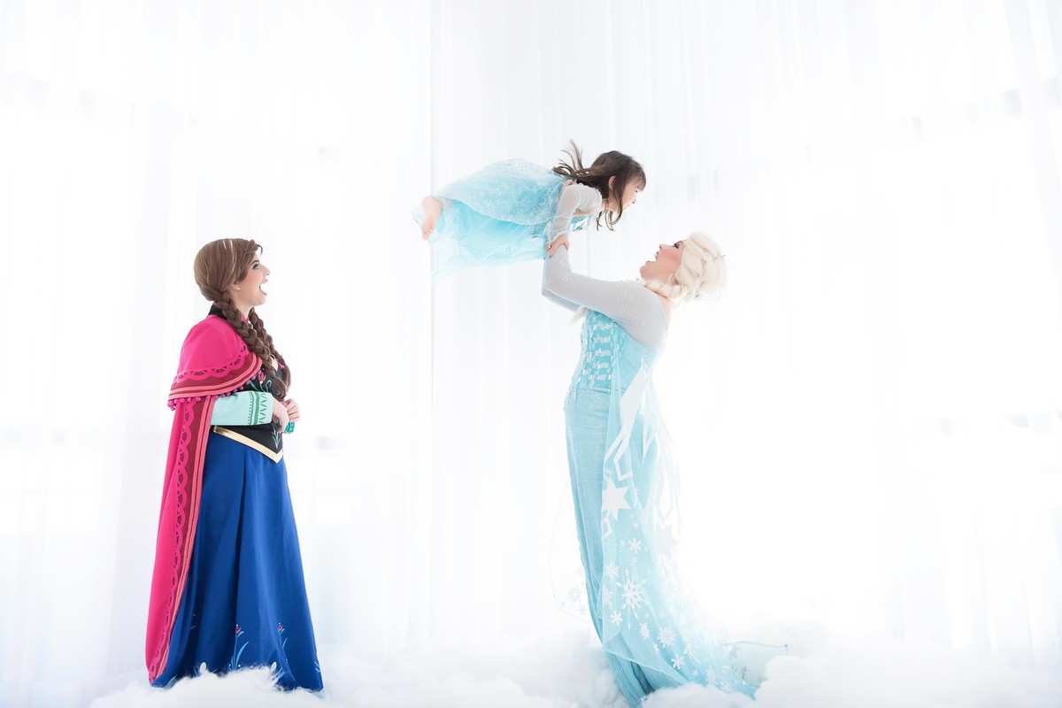 Ensaio fotográfico princesas - elsa e ana - Estúdio - neve - nuvem