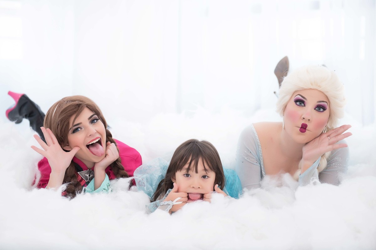 Ensaio fotográfico princesas - elsa e ana - Estúdio - neve - nuvem