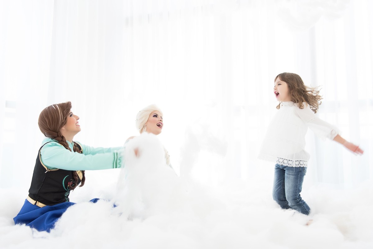 Ensaio fotográfico princesas - elsa e ana - Estúdio - neve - nuvem