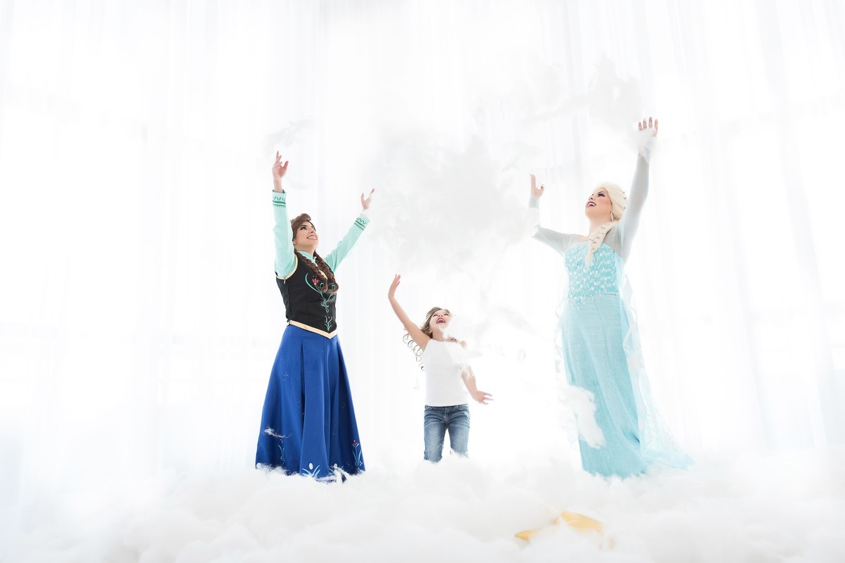 Ensaio fotográfico princesas - elsa e ana - Estúdio - neve - nuvem