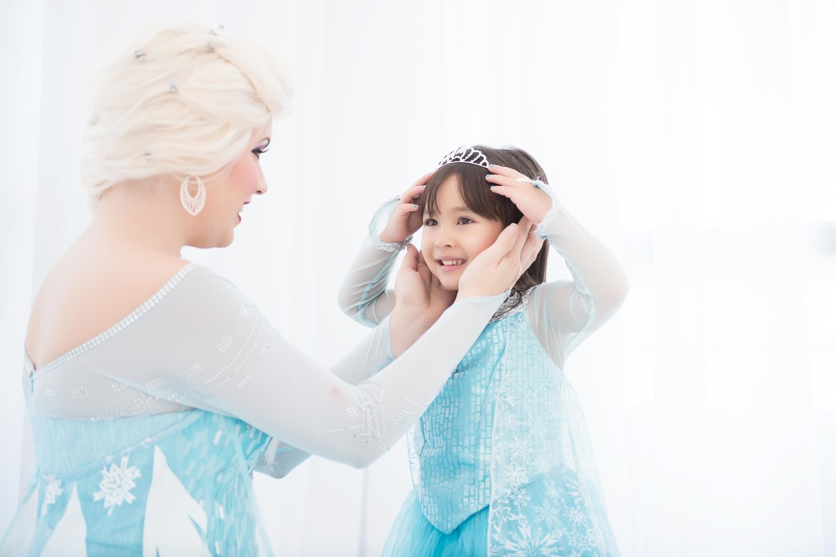 Ensaio fotográfico princesas - elsa e ana - Estúdio - neve - nuvem - cora