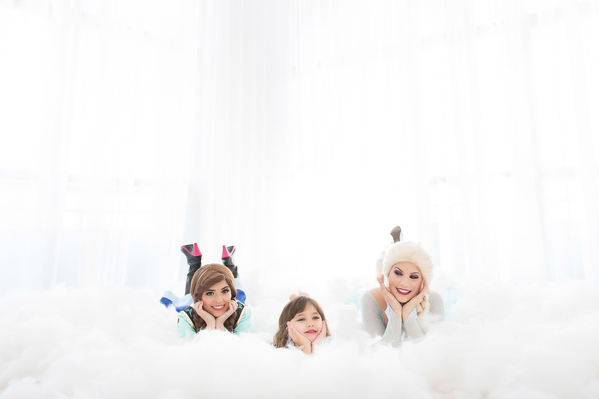Ensaio fotográfico princesas - elsa e ana - Estúdio - neve - nuvem