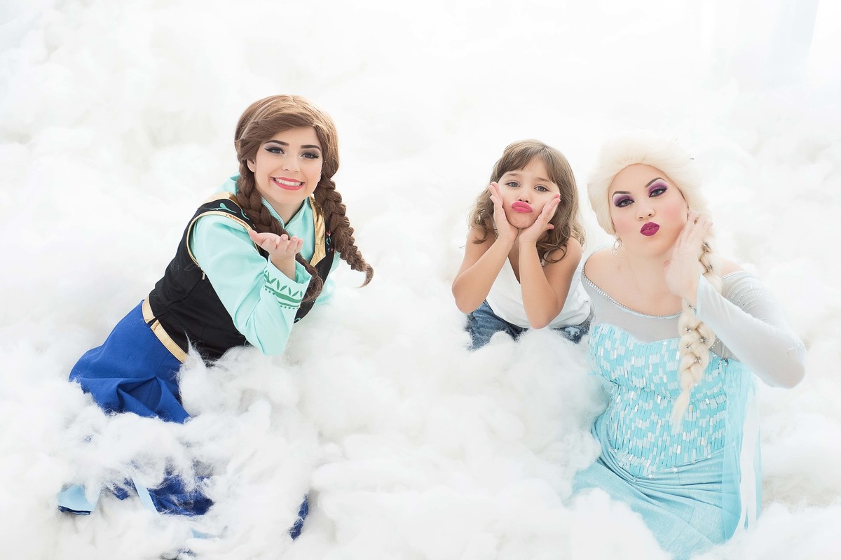 Ensaio fotográfico princesas - elsa e ana - Estúdio - neve - nuvem