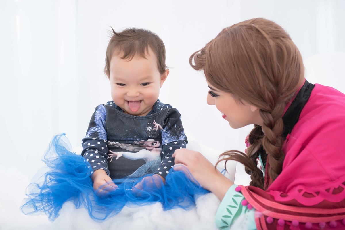 Ensaio fotográfico princesas - elsa e ana - Estúdio - neve - nuvem