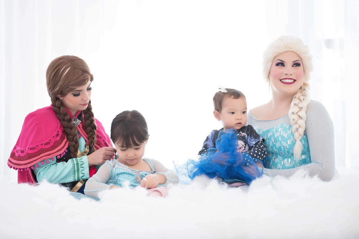 Ensaio fotográfico princesas - elsa e ana - Estúdio - neve - nuvem