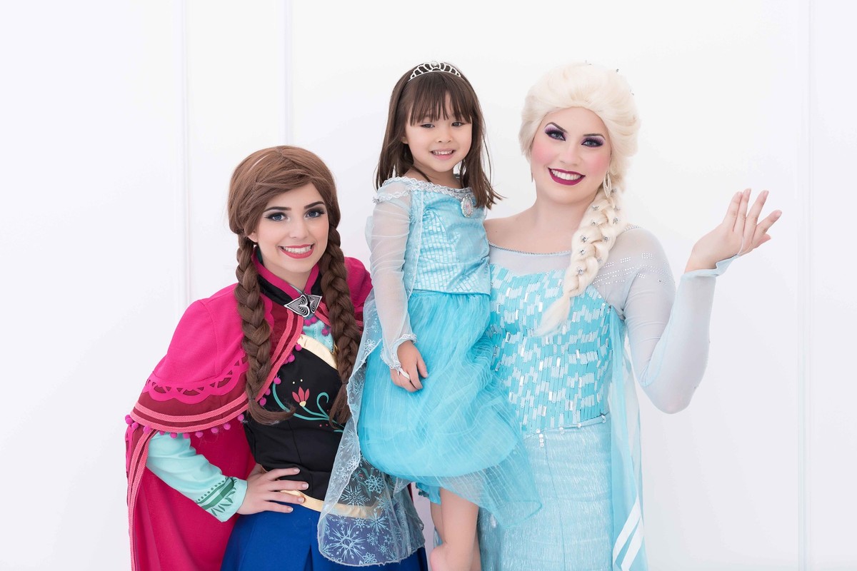 Ensaio fotográfico princesas - elsa e ana - Estúdio - neve - nuvem - pose