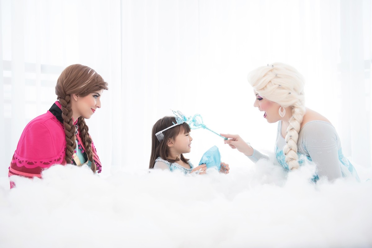 Ensaio fotográfico princesas - elsa e ana - Estúdio - neve - nuvem