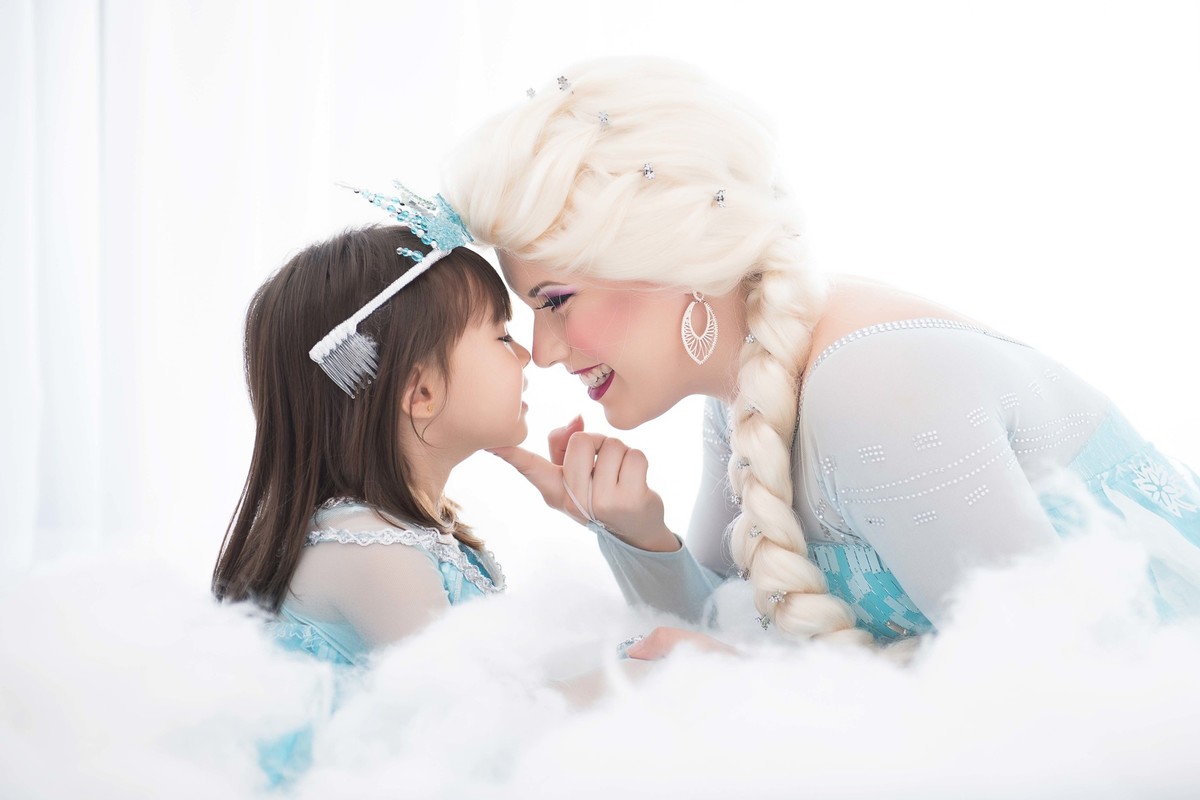 Ensaio fotográfico princesas - elsa e ana - Estúdio - neve - nuvem