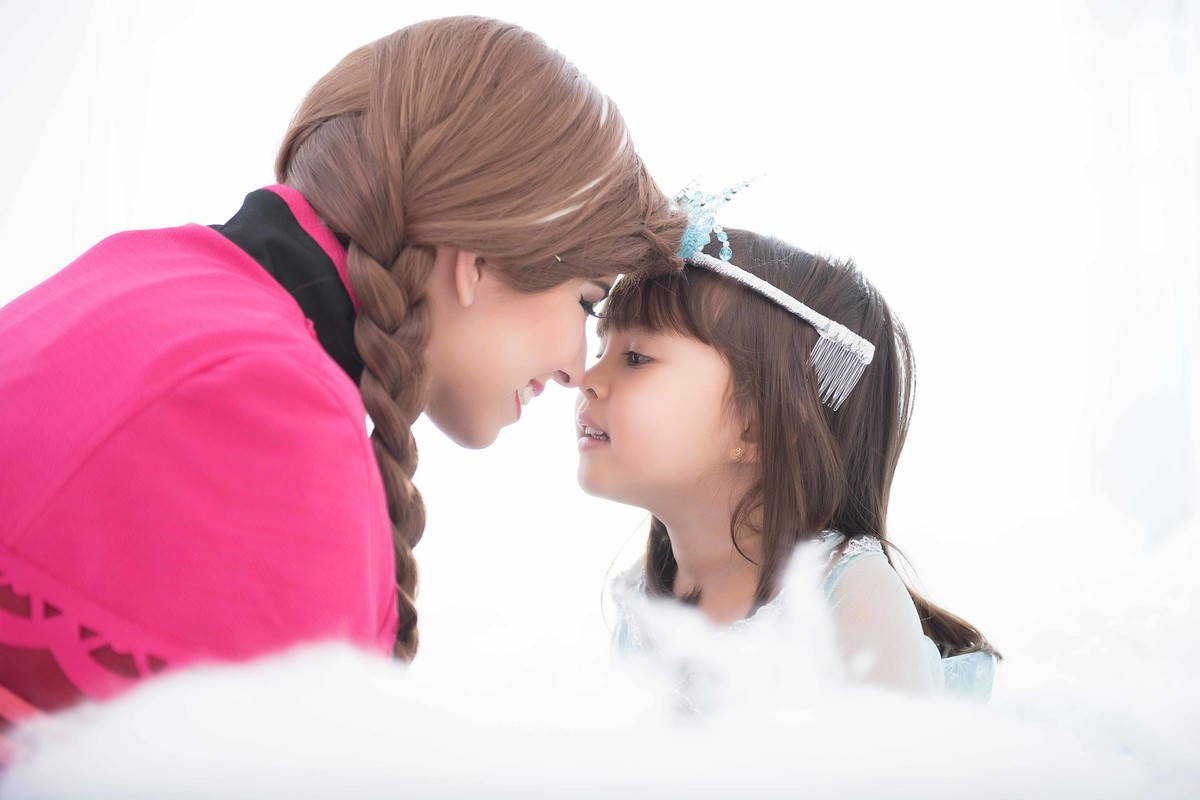 Ensaio fotográfico princesas - elsa e ana - Estúdio - neve - nuvem