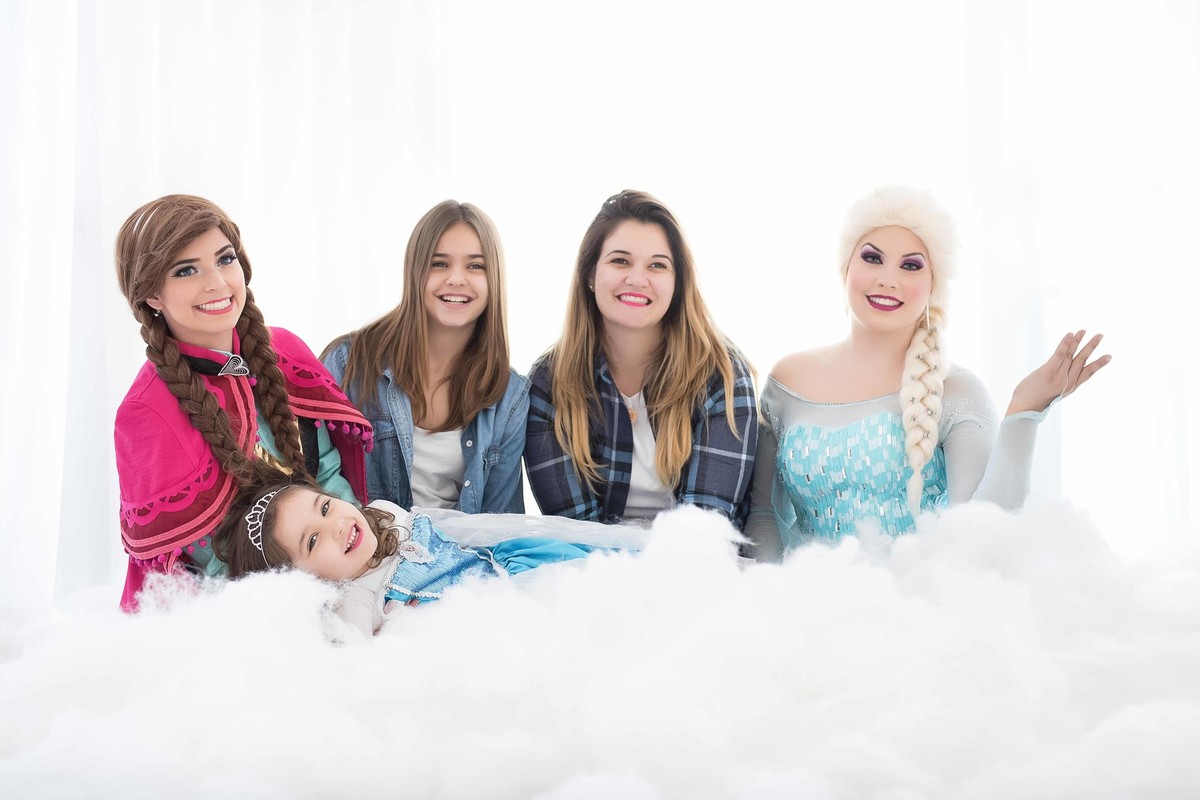 Ensaio fotográfico princesas - elsa e ana - Estúdio - neve - nuvem