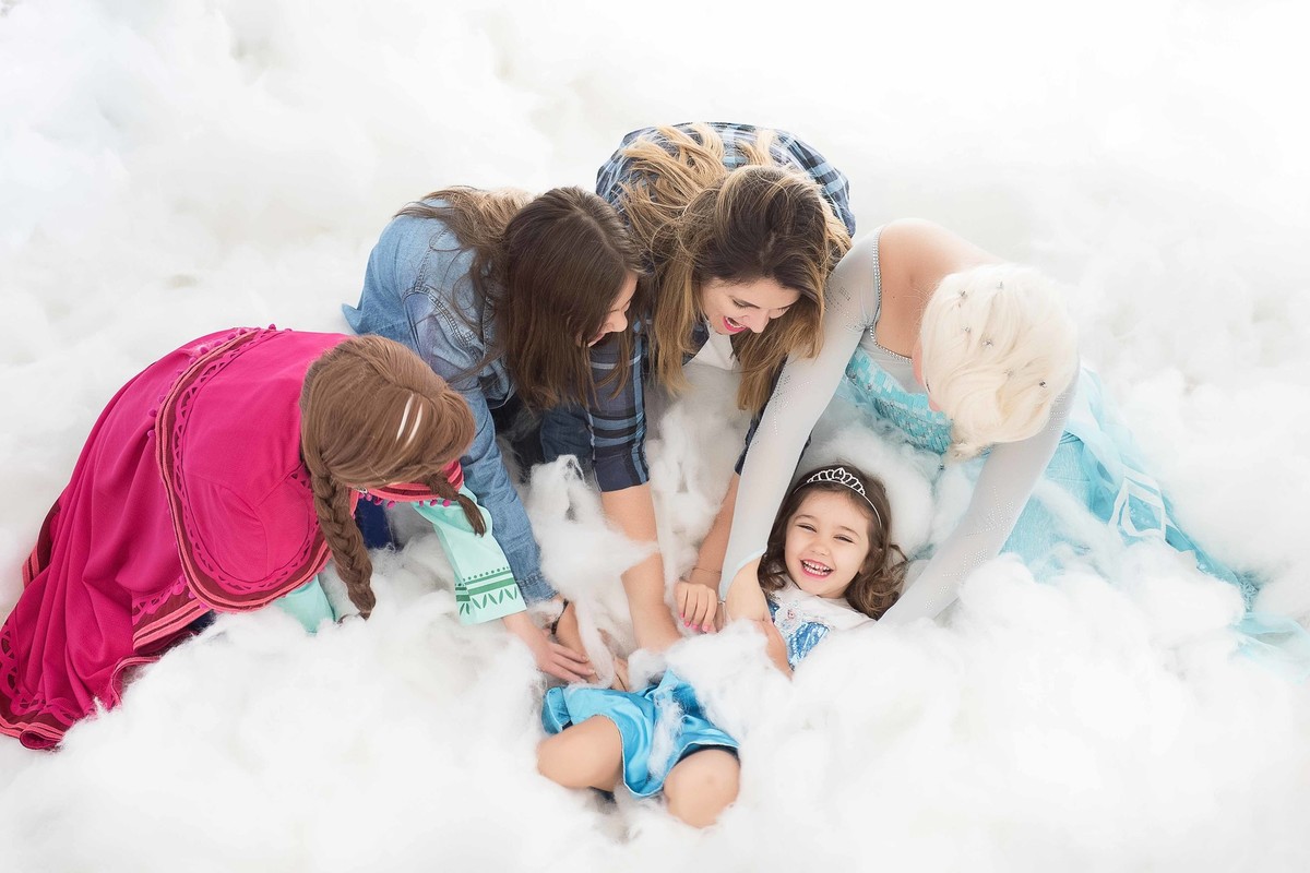 Ensaio fotográfico princesas - elsa e ana - Estúdio - neve - nuvem