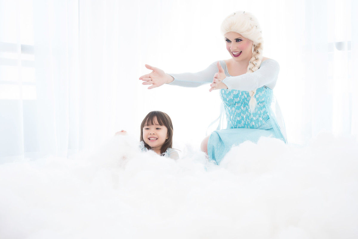 Ensaio fotográfico princesas - elsa e ana - Estúdio - neve - nuvem