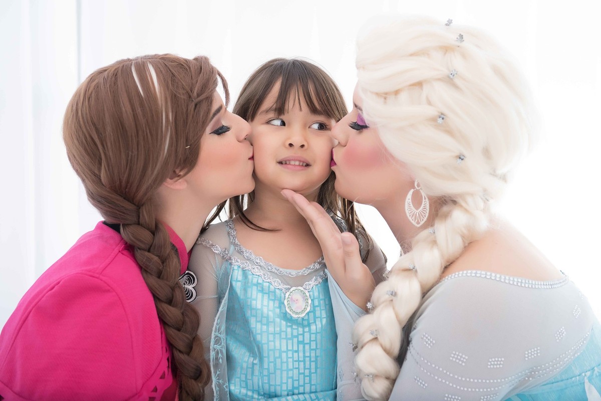 Ensaio fotográfico princesas - elsa e ana - Estúdio - neve - nuvem