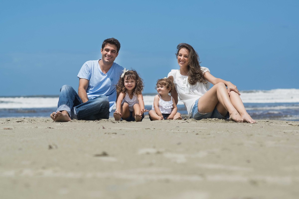 Ensaio Estúdio Life Familia - ensaio fotográfico família - praia- céu