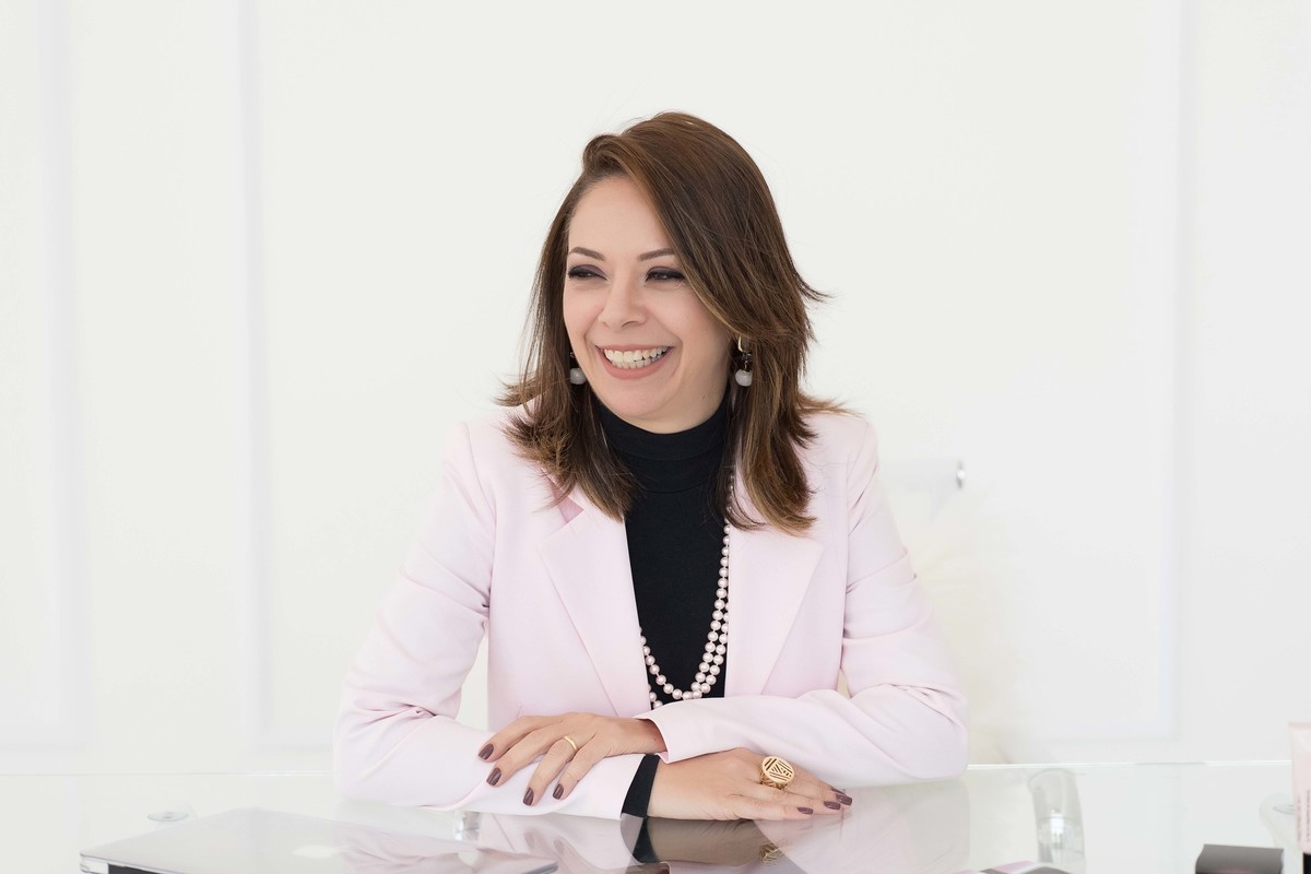 Ensaio fotográfico - perfil profissional - estúdio - empresária - Mary Kay