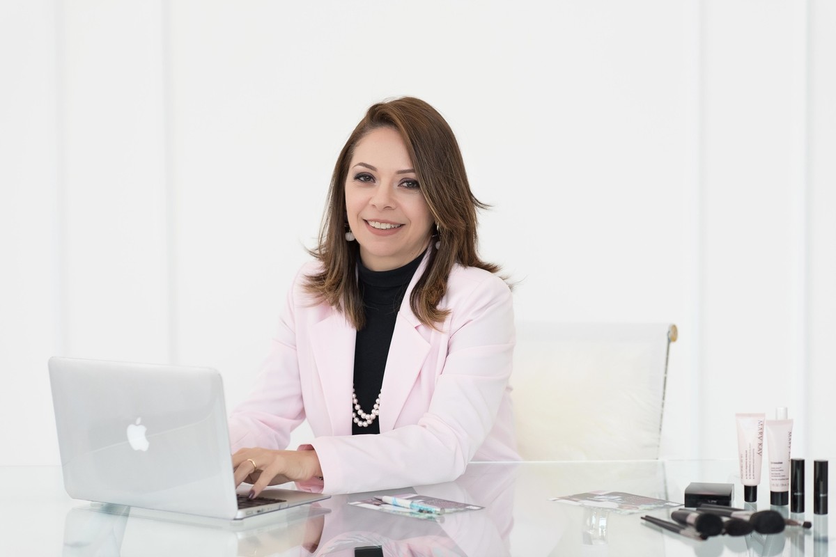 Ensaio fotográfico - perfil profissional - estúdio - empresária - Mary Kay