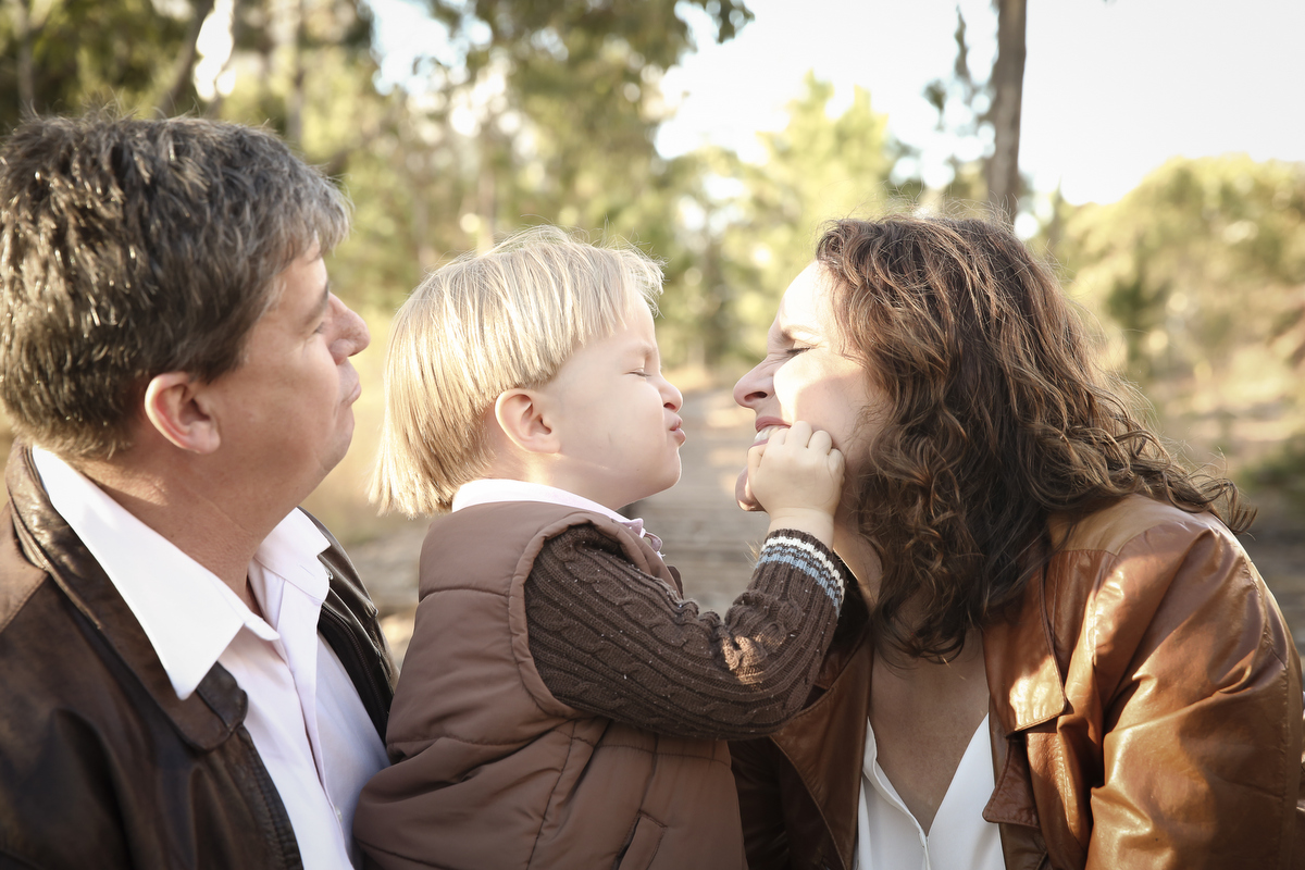 Fotos de família, ivna sá fotografia, ivna sá produção fotográfica, ivna sá, fotos externas, estúdio em belo horizonte, menina, menino, pai, mãe, filhos, família