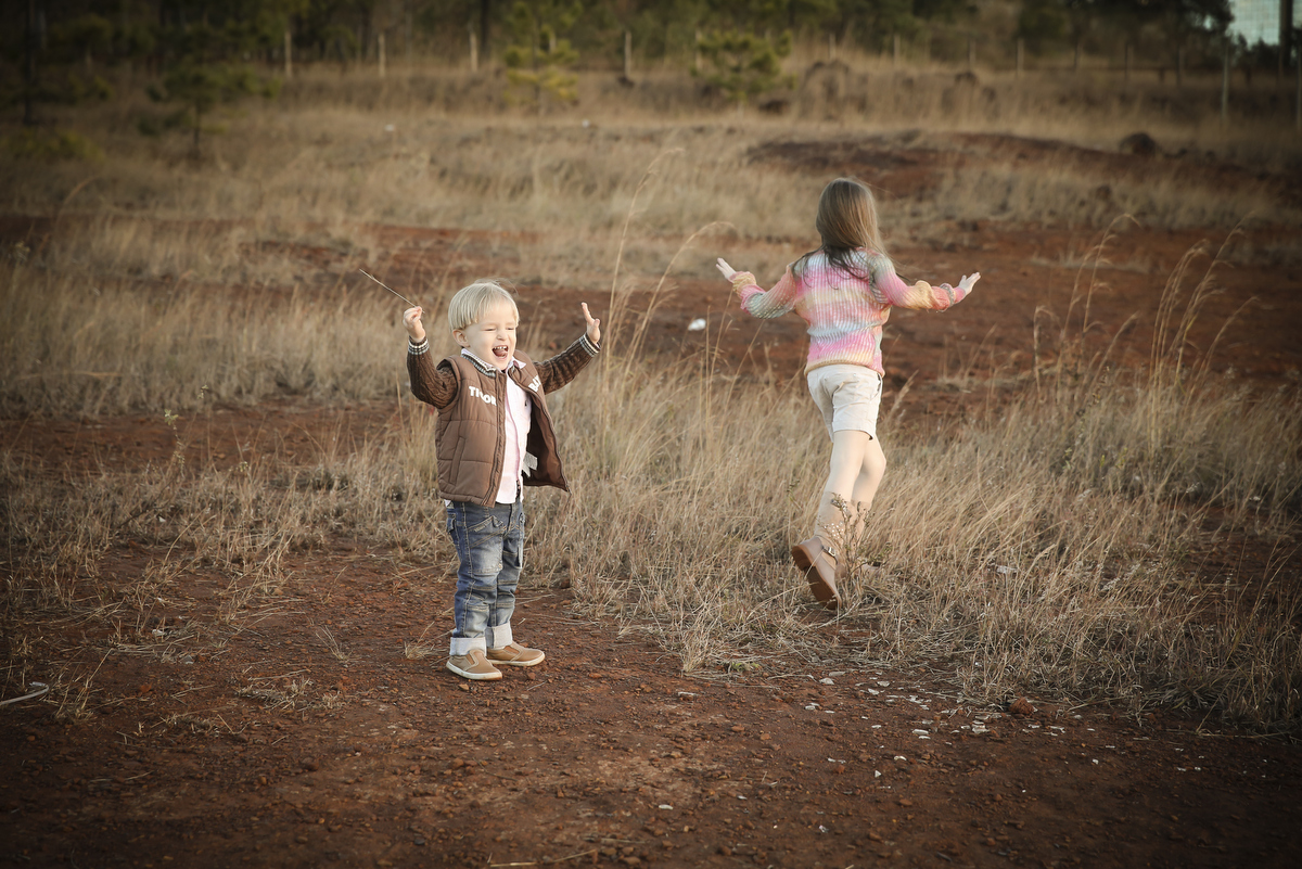 Fotos de família, ivna sá fotografia, ivna sá produção fotográfica, ivna sá, fotos externas, estúdio em belo horizonte, menina, menino, pai, mãe, filhos, família