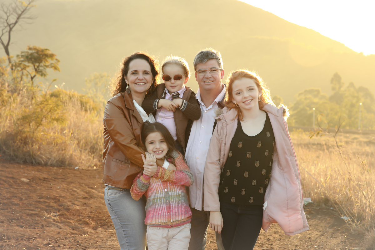 Fotos de família, ivna sá fotografia, ivna sá produção fotográfica, ivna sá, fotos externas, estúdio em belo horizonte, menina, menino, pai, mãe, filhos, família
