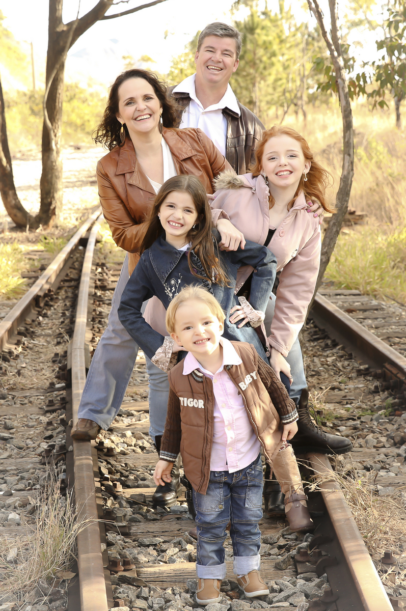 Fotos de família, ivna sá fotografia, ivna sá produção fotográfica, ivna sá, fotos externas, estúdio em belo horizonte, menina, menino, pai, mãe, filhos, família