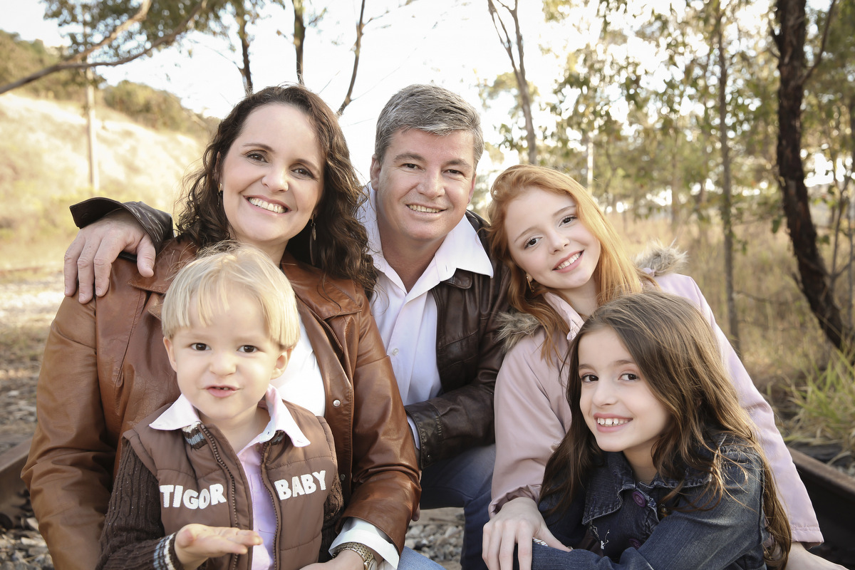 Fotos de família, ivna sá fotografia, ivna sá produção fotográfica, ivna sá, fotos externas, estúdio em belo horizonte, menina, menino, pai, mãe, filhos, família