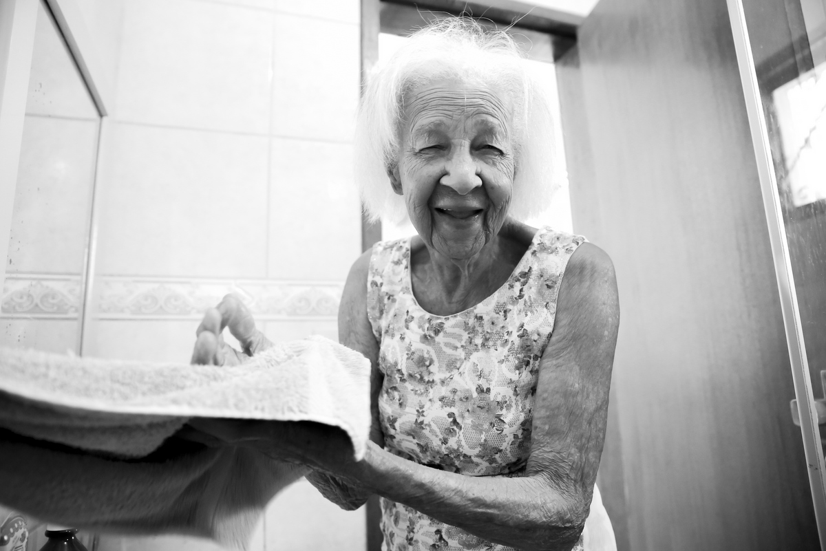 fotos de idosa, fotos de idosa em bh, fotos de idosa em belo horizonte, ivnasa, ivna sa produção fotográfica, ivna sá em bh, ivna sa em belo horizonte, book de cem anos, book de cem anos em bh, book de cem anos em belo horizont