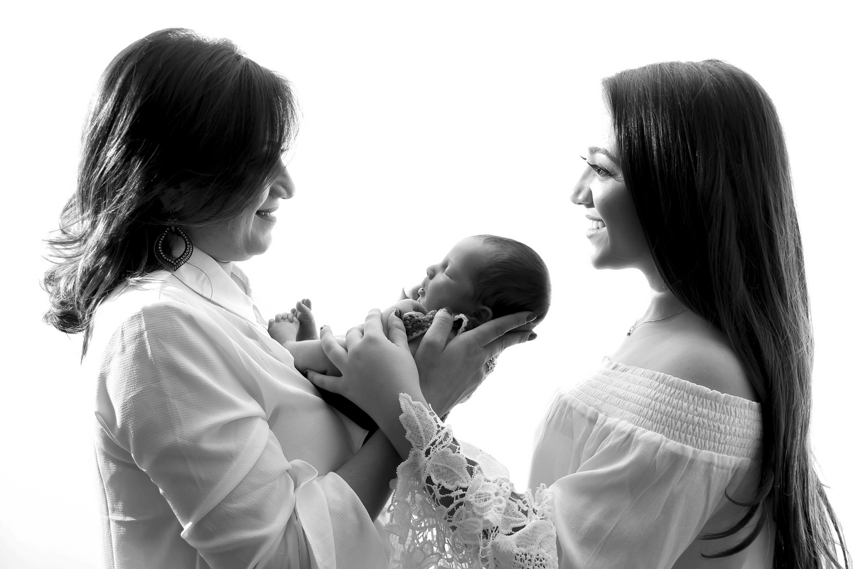 Fotos newborn em belo horizonte, newborn em bh, ivna sá produção fotográfica, ivna sá fotografia, newborn em estúdio, ivna sá, fotos de família, foto com irmãos, newborn