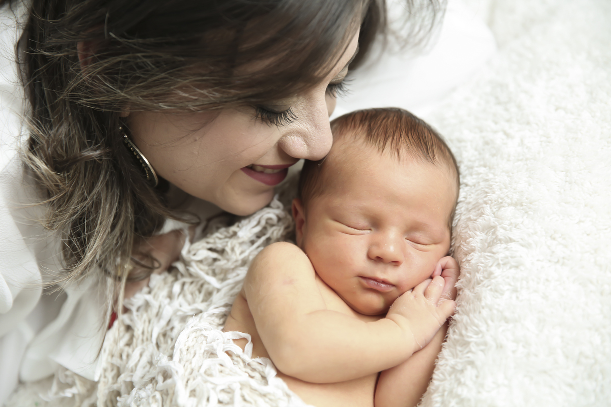 Fotos newborn em belo horizonte, newborn em bh, ivna sá produção fotográfica, ivna sá fotografia, newborn em estúdio, ivna sá, fotos de família, foto com irmãos, newborn