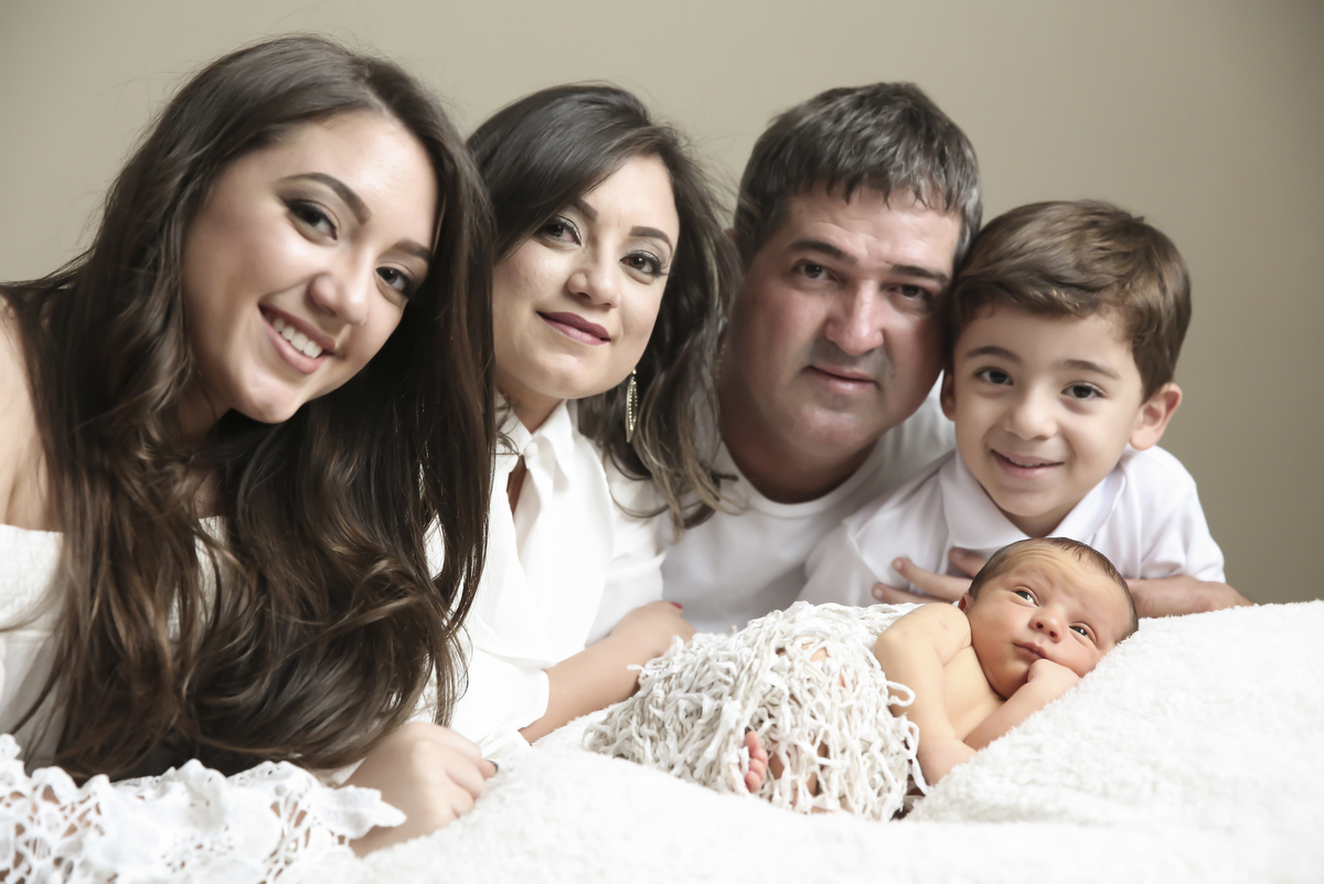 Fotos newborn em belo horizonte, newborn em bh, ivna sá produção fotográfica, ivna sá fotografia, newborn em estúdio, ivna sá, fotos de família, foto com irmãos, newborn