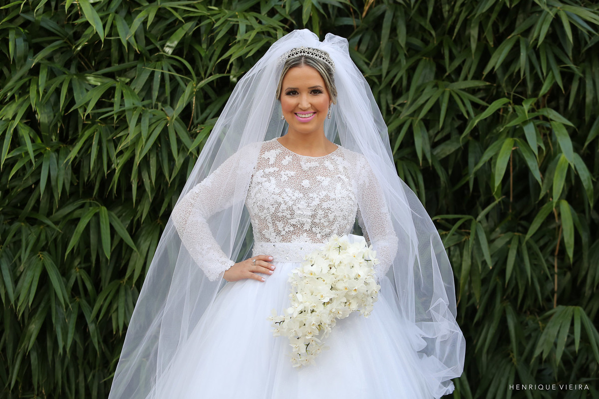 Mirian em pose clássica para o fotógrafo Henrique Vieira