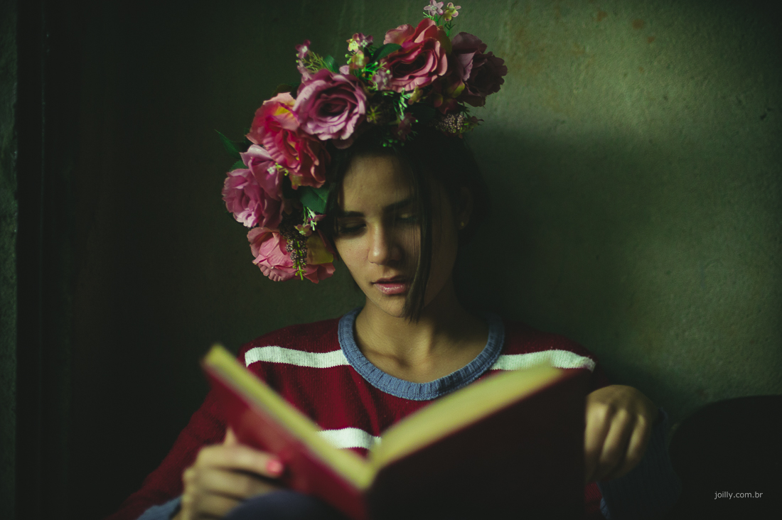 leitura de um livro num dia frio