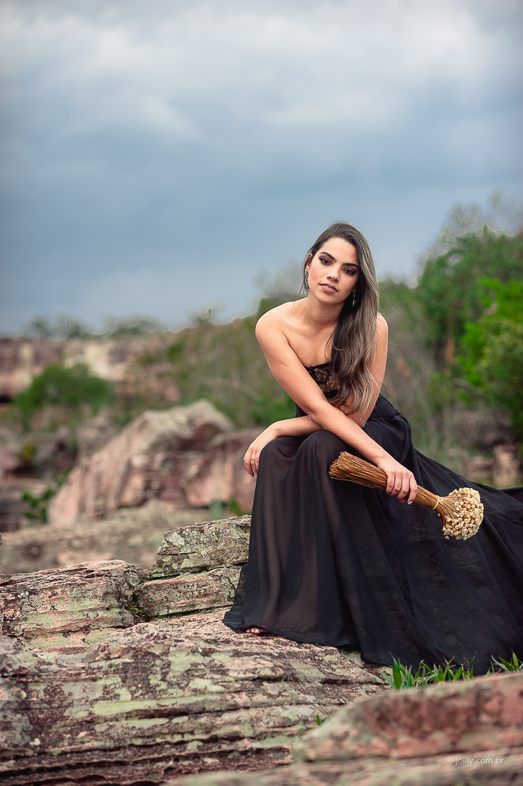 modelo com vestido preto chapada diamantina cliques de joilly