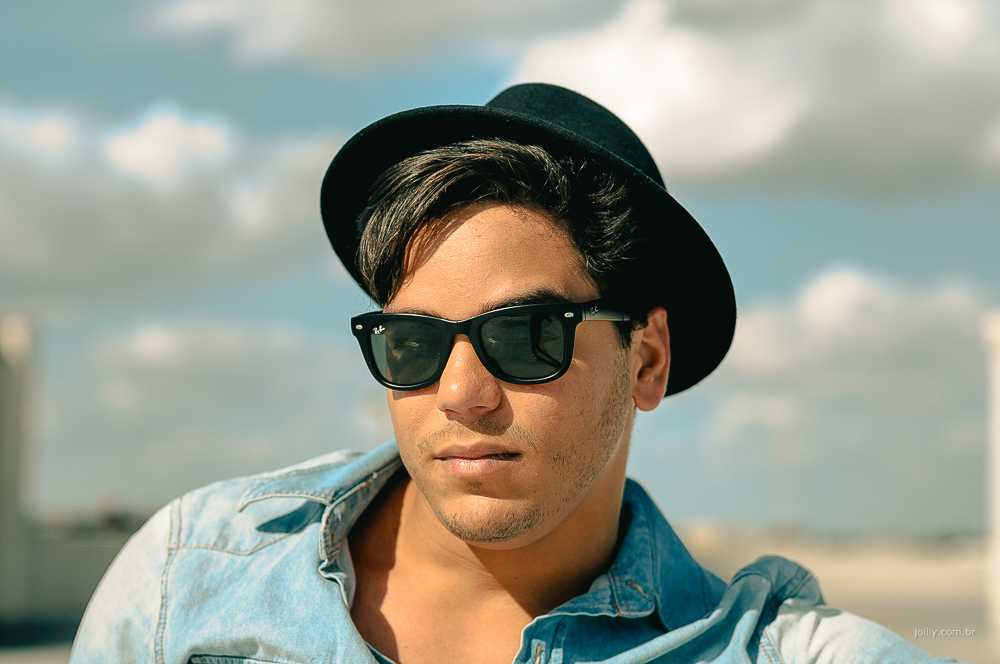 bem na pegada bruno mars, o fotografo rick joilly registra o modelo pedro nery
