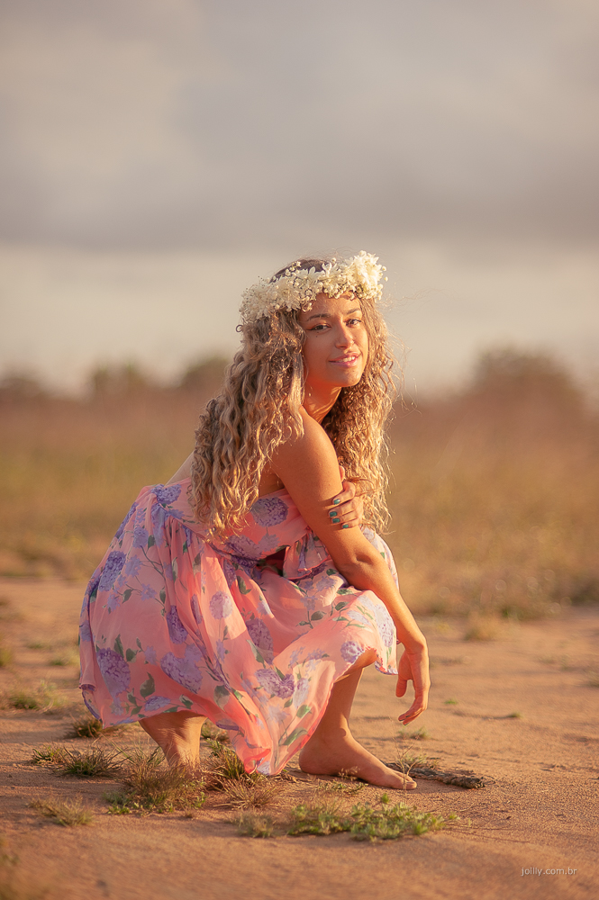 lindo vestido estampado em ensaio de book pessoal