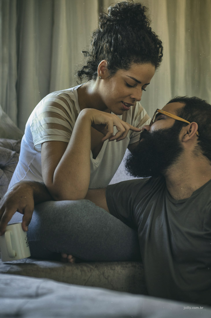 cumplicidade e carinho no ensaio de noivos de si e di
