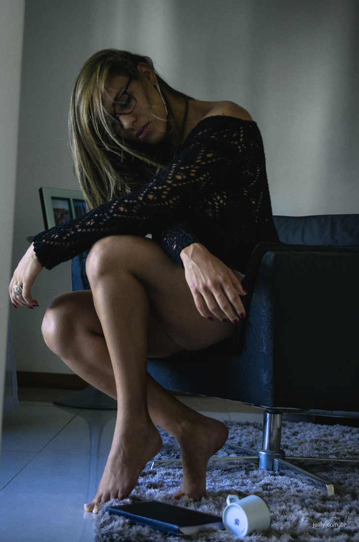 lu reflexiva em seu ensaio pessoal em casa