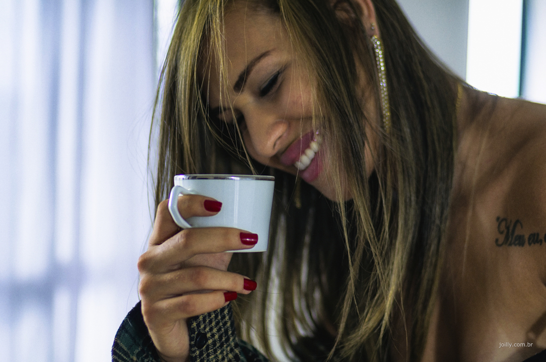 com alegria e charme luanna posa para o fotografo joilly
