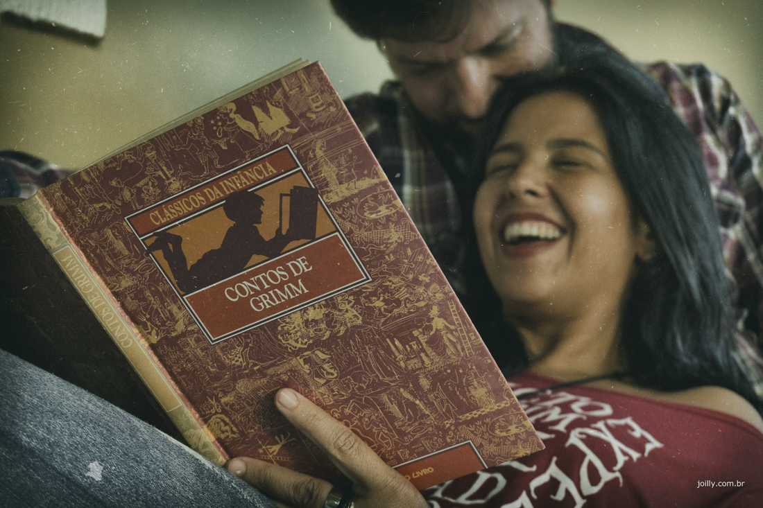marta lê livro para Paulo