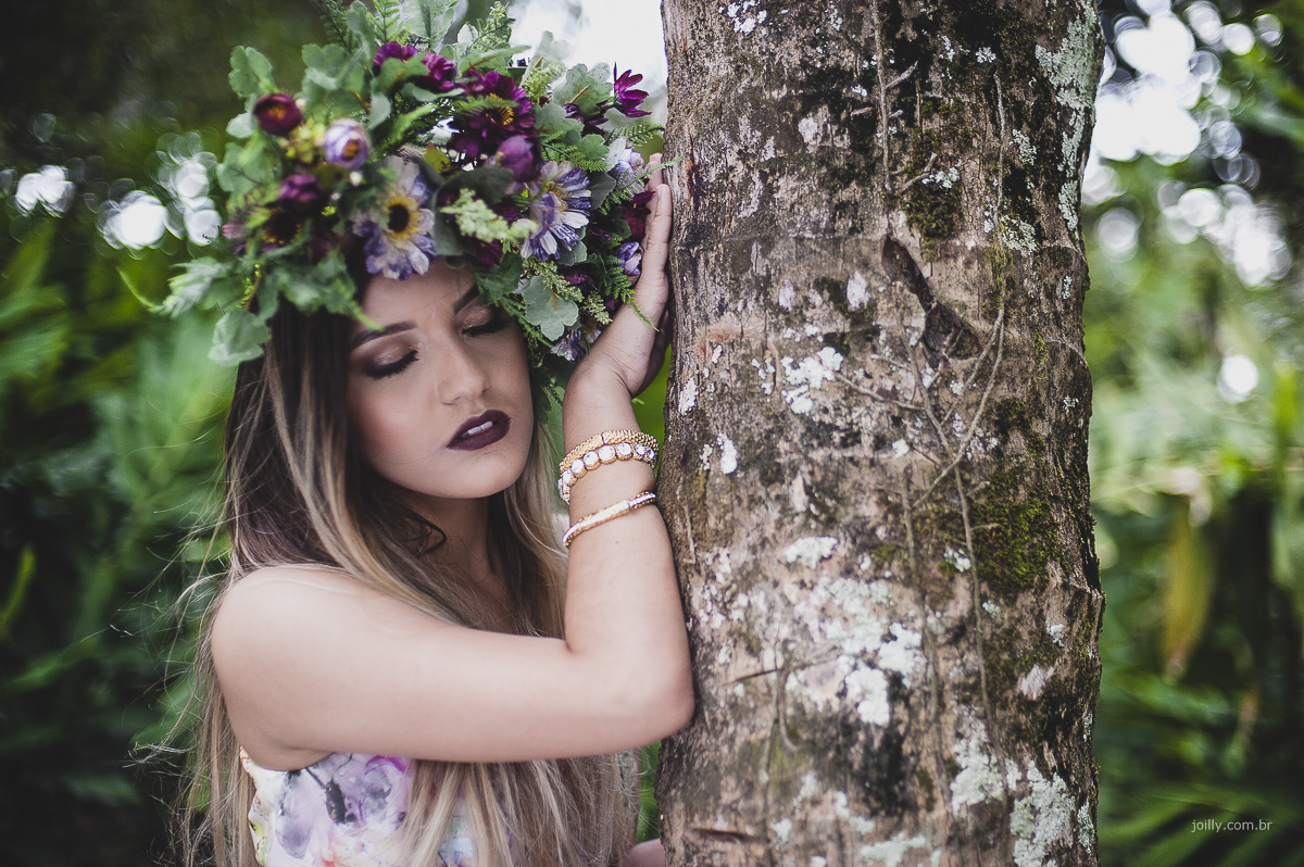 coroa de flores usada no ensaio de 15 anos em feira de santana bahia fotografia de rick joilly
